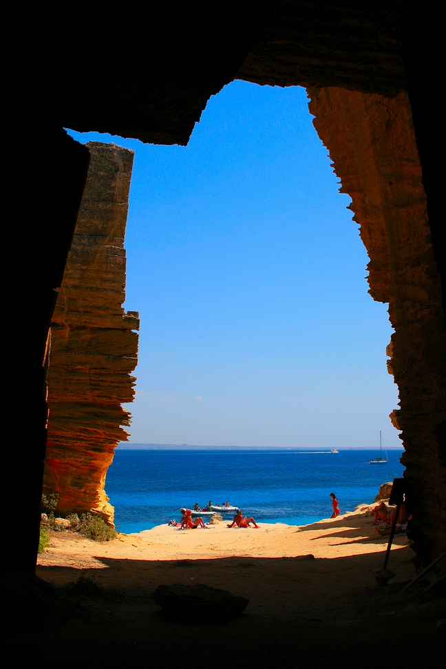 Il mare visto dalla cava.jpg